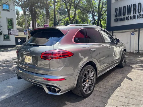 Porsche Cayenne 4.8 Turbo At