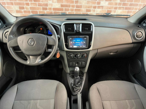 Imagem 8 de 9 de Renault Logan 2015 1.0 16v Expression Hi-flex 4p