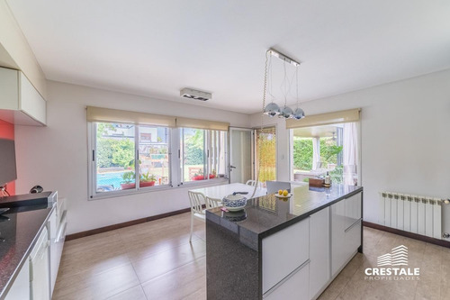 Imagen 14 de 30 de Importante Casa 2 Plantas. 3 Dormitorios En Venta. Piscina, Parque - Cadaques (funes Hills)