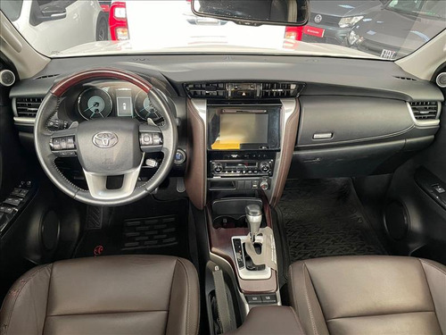 Toyota Hilux SW4 2.7 Srv 7 Lugares 4x2 16v