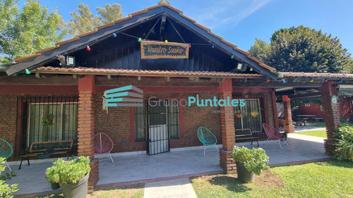 Casaquinta En Barrio La Union, A Mts De El Trebol, Con 3 Dormitorios Y Piscina