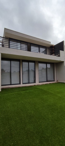 Amplia Casa 3d/3b En Condominio Con Áreas Comunes