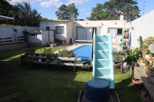 Vendo Casa Amueblada 3 Dormitorios 2 Baños, Piscina, Cochera Para Dos Autos