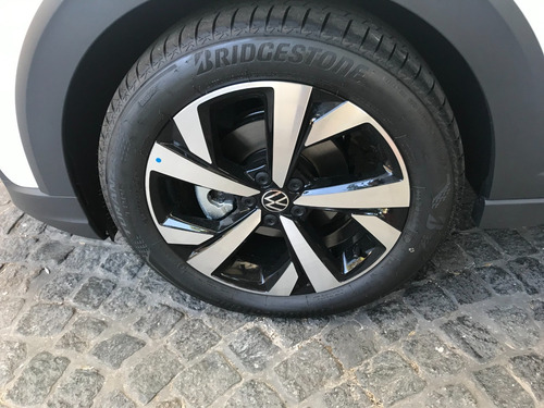 Volkswagen Nivus Confortline 200 Tsi At