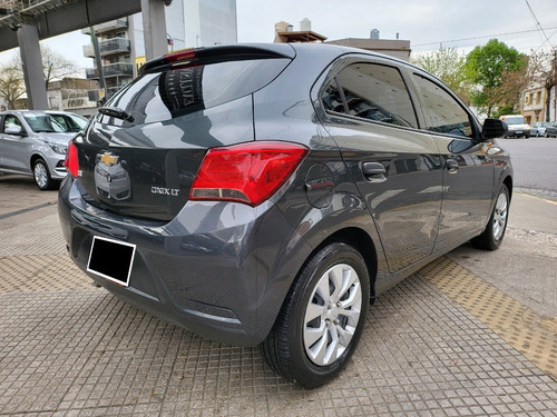 Imagen 9 de 25 de Chevrolet Onix 1.4 Lt Mt 2016 Gris Usado Nt