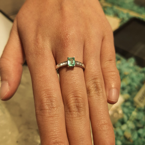 Hermoso Anillo De Esmeralda Colombiana En Plata