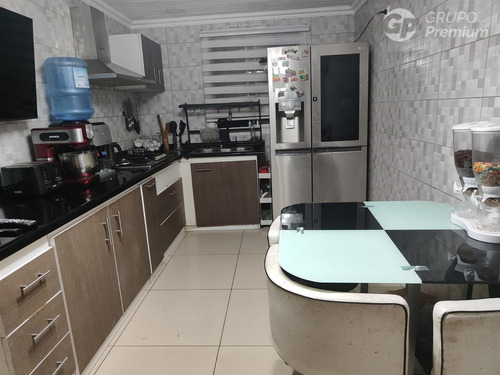 Casa En Venta De 5 Dorm. En Cerro Navia