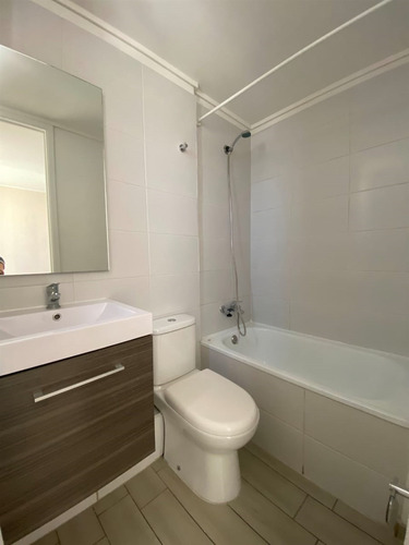 Departamento En Venta De 2 Dorm+2 Baños En Estación Cent