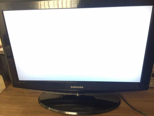 Imagem 1 de 10 de Tv Monitor Samsung Lcd 26 Pol Com Defeito Retira Na Hora !!