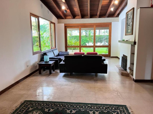 Imagen 3 de 18 de Se Vende Casa 2400m2 5h+s/ 4b+s/ 10p Cerro Verde