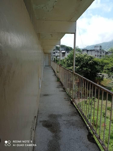 Imagen 11 de 13 de Edificio Ubicado Detras De La Escuela Basica Nacional Araguita I.