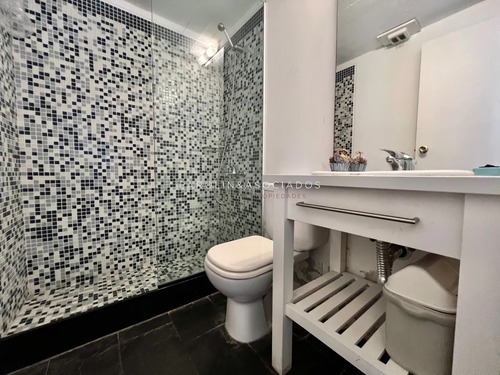 Casa En Venta De 2 Dormitorios En Barrio Privado Parque Pinares, Punta Del Este.