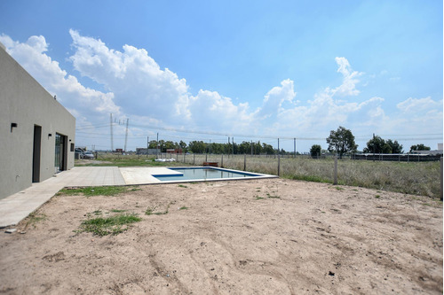 Imagen 16 de 25 de Quincho Con Piscina En Venta, Las Calandrias