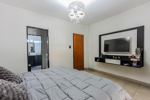 Venta Casa 5 Ambientes Cochera Y Patio - Liniers - Apto Credito