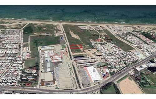 Inversión Costera: Venta De Terreno De Uso Mixto Frente A La Playa De Coatzacoalcos, Veracruz.