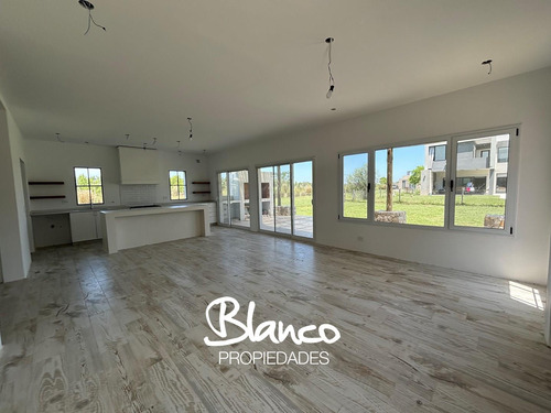 Casa En Venta En Puertos Del Lago, Barrio Araucarias, Escobar, G.b.a. Zona Norte