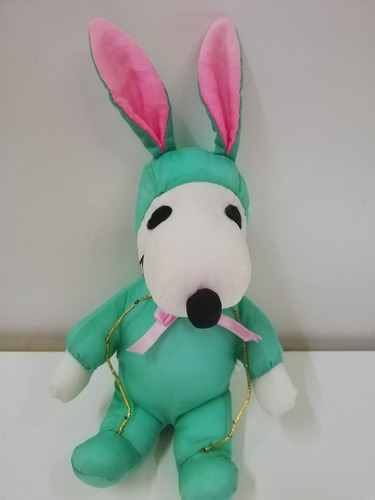 Peluche Snoopy Vestido De  Conejo Color Verde, Ratavieja