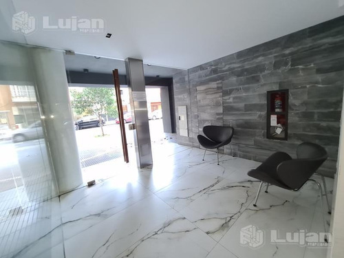 Pola 1100, 2 Ambs Con Balcón Zona Residencial