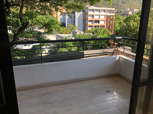 Imagen 7 de 21 de En Venta Apartamento En La Castellana .2do Piso Con Balcon
