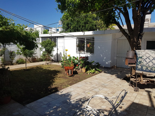 Barrio Poeta Lugones - A Seis Cuadras Del Dino - 3 D - Patio - Cochera