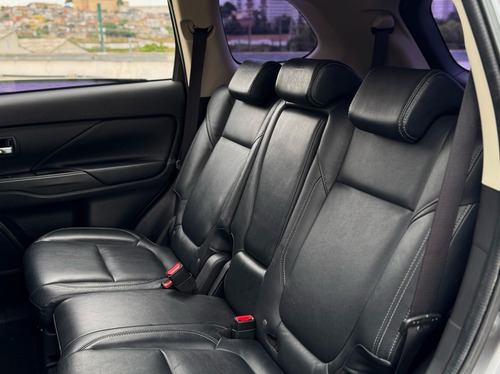 Mitsubishi Outlander 3.0 MIVEC V6 HPE-S AWD
