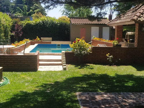 Casa En Venta 6 Ambientes,-pileta Climatizada-calle Saavedra Al 600-parque Sakura