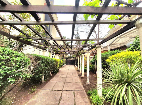 Casa En Venta De 5 Dormitorios En Ñuñoa