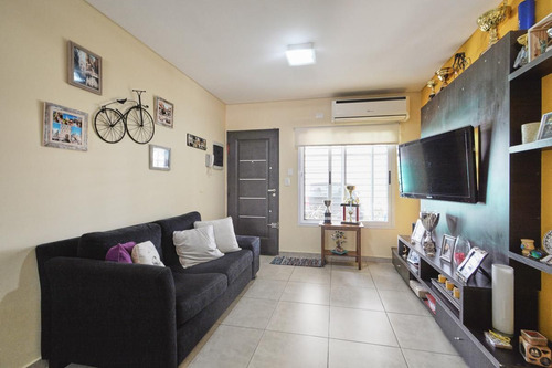 Duplex En Venta Cochera Y Jardín En Ituzaingó