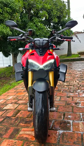 Ducati Streetfighter V4s