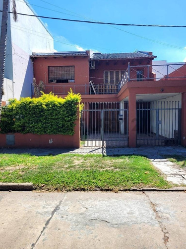 Casa De 3 Dormitorios En Barrio Guadalupe Residencial