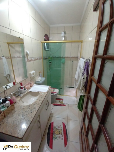 Imagem 8 de 14 de Amanda. Casa Grande Com Um Belo Sobrado No Cocaia