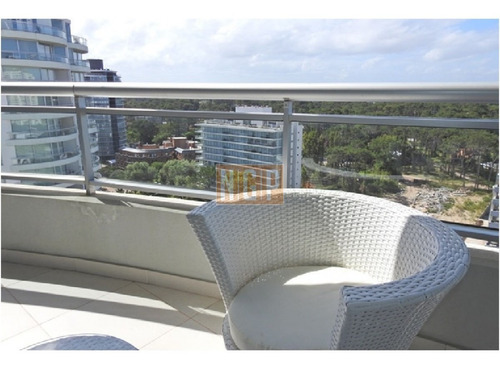 Imagen 21 de 30 de En Exclusividad Departamento De Metraje De 2 Dormitorios Transformado En Loft Roosevelt, Punta Del Este Piso Alto Con Vista Al Mar!