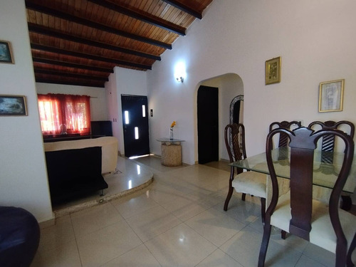 En Venta Amplio Townhouse. El Remanso. San Diego.