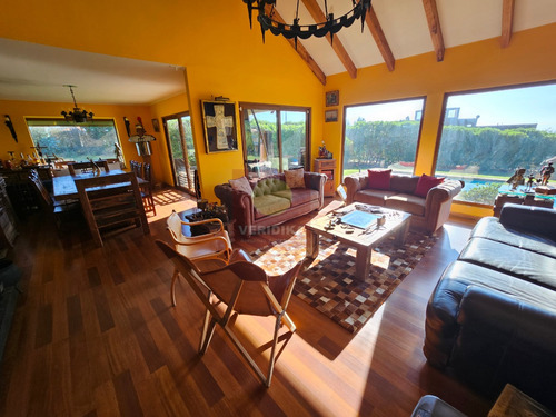 Vendo Parcela 5600 M2 Casa De 380m2 Condom. A 5 De Concón.