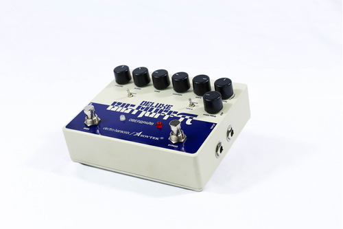 Pedal de distorsión Electro-Harmonix Sovtek Deluxe Big Muff Pi, color blanco