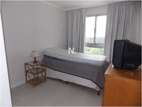 Ocean Drive Ii Piso Alto. Vende Alquila- Ref: 127