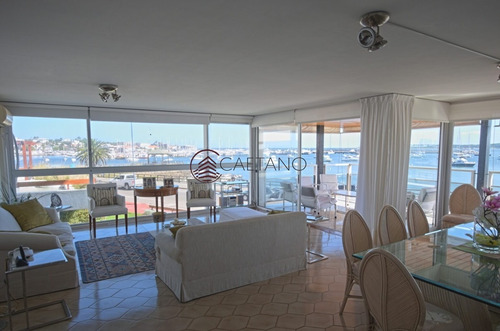 Apartamento Frente Al Puerto En Alquiler- Ref: 2563
