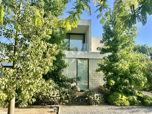 Casa En Venta De 3 Dorm.piedra Roja,chicureo,colina