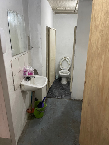Imagen 10 de 13 de Local 670 M2 En Subsuelo, 35 M2 Oficina Entrepiso, Oport!!!!