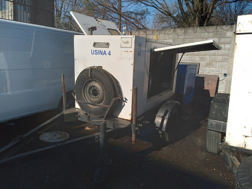 Imagen 1 de 7 de Grupo Electrógeno Dinc 1100 004 18kw Perking 3c Cabinado.