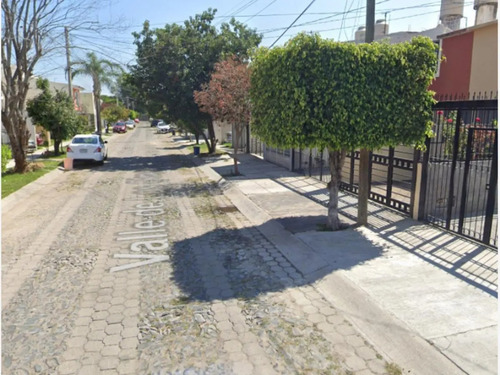 Casa En Venta Jalisco Valle De Los Olmos Colonia Jardines Del Valle, 45138 Zapopan, Jalisco. Ajrj