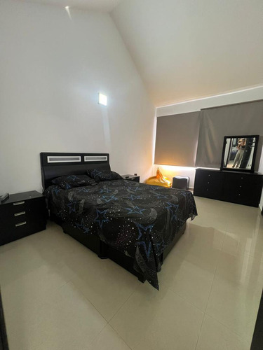 Townhouse Moderno En Lomas Del Este Todos Los Servicios Socc
