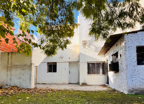 Casa En Lote Propio Con Gran Jardín (a Reciclar)