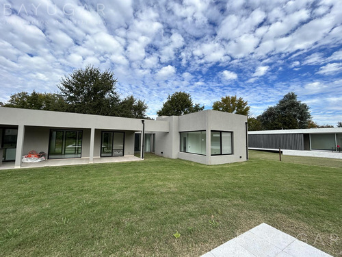 Venta - Casa A Estrenar / Barrio San Joaquin / Exaltación De La Cruz