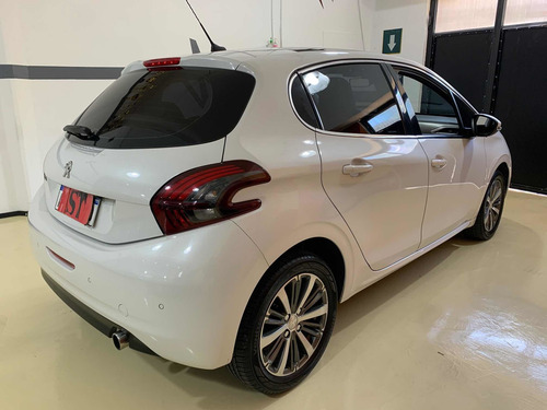 Peugeot 208 1.6 Feline 2017