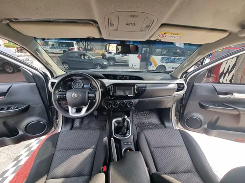 Toyota Hilux 2.4 Mt 4x4 Diésel