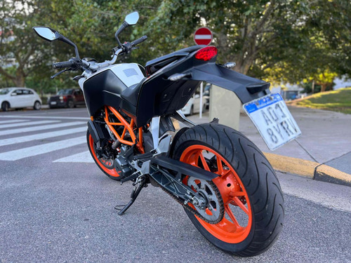 Imagen 4 de 6 de Ktm Duke 390 Año 2016 Cubiertas Y Kit De Transmision Nuevas!
