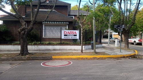 Imagen 4 de 30 de Frente A La Quinta Presidencial, Muy Buen Chalet Sobre Lote De 750 M2.