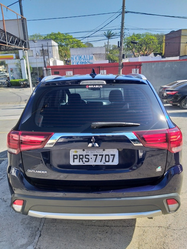 Imagem 4 de 10 de Mitsubishi Outlander 2018 2.0 L4 Comfort Cvt 5p
