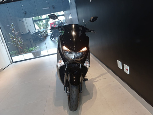 Yamaha Nmax 160 2018 - Honda Pcx 150 (r)